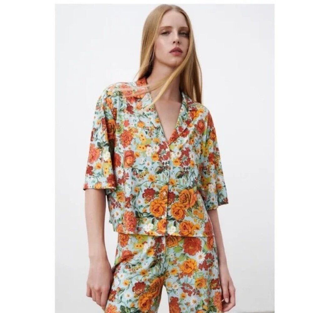 Zara Retro Floral Crop Top Boho Blogger Size Small Short Sleeve Button Front